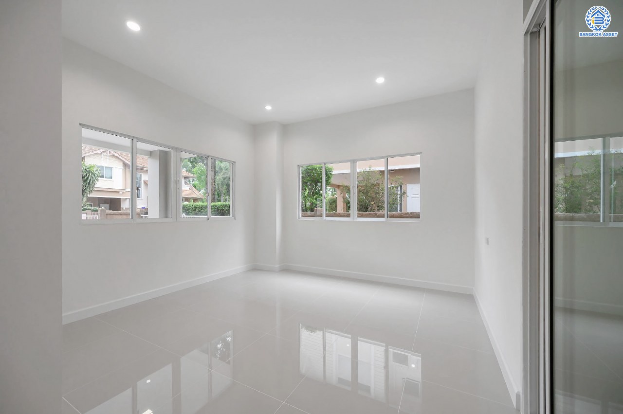 บ้านมือสองตกแต่งใหม่ โครงการ ปริญญดา ปิ่นเกล้า-พุทธมณฑลสาย 2 หลังมุม เนื้อที่ 104.5 ตร.ว.พื้นที่ใช้สอย 197.8 ตร.ม. ฟังก์ชัน 3 ห้องนอน 5 ห้องน้ำ 1 ห้องแม่บ้าน จอดรถได้ 2 คัน บนทำเลเดินทางสะดวก เชื่อมต่อ ถ.พุทธมณฑลสาย 2 ใกล้ทางคู่ขนานลอยฟ้าบรมราชชนนี, เซ็นทรัลปิ่นเกล้า และ ม.มหิดล